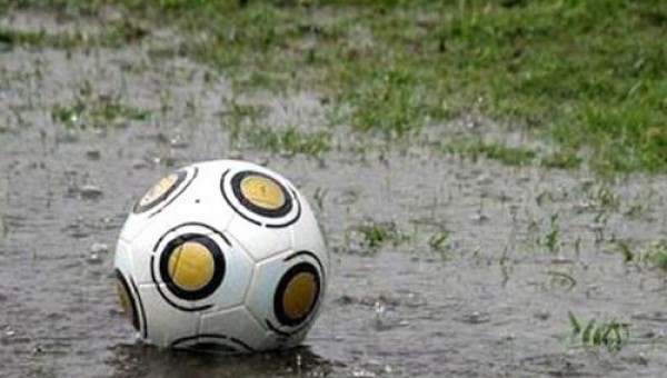 futbol lluvia