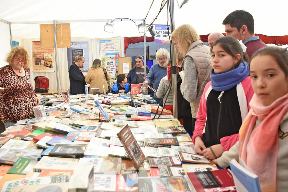 Nqn-7ma-feria-del-libro-Juan-Thomes-5