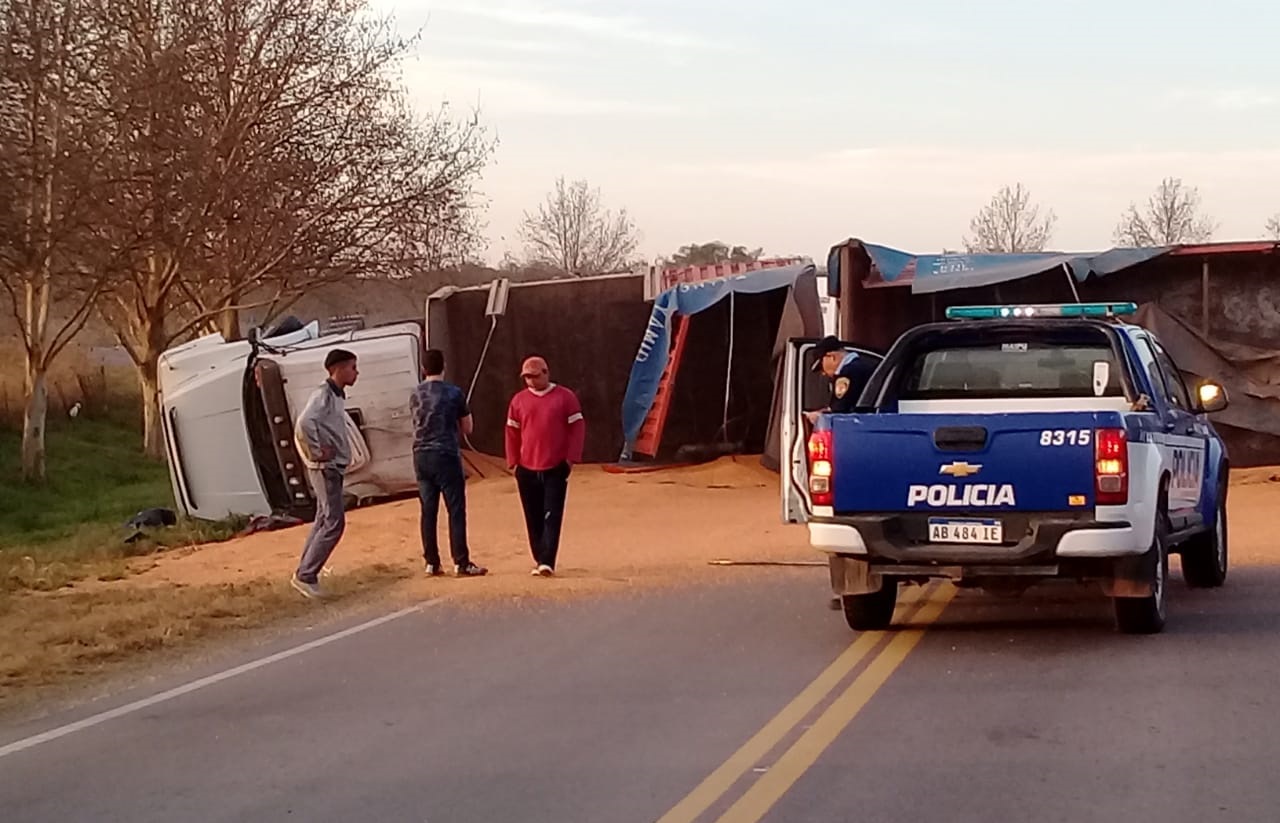 camion cargado de maiz e