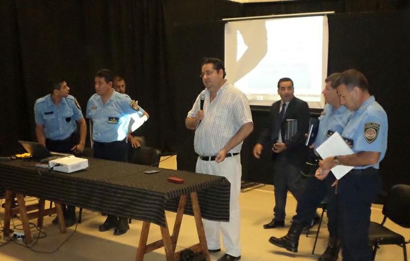 brandan con policia