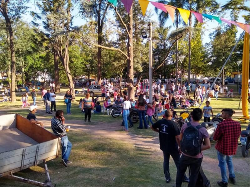 multimedia.normal.a3416e524e9ec8f5.46696573746120656e20656c2050617271756520477579c3b36e5f6e6f726d616c2e6a7067