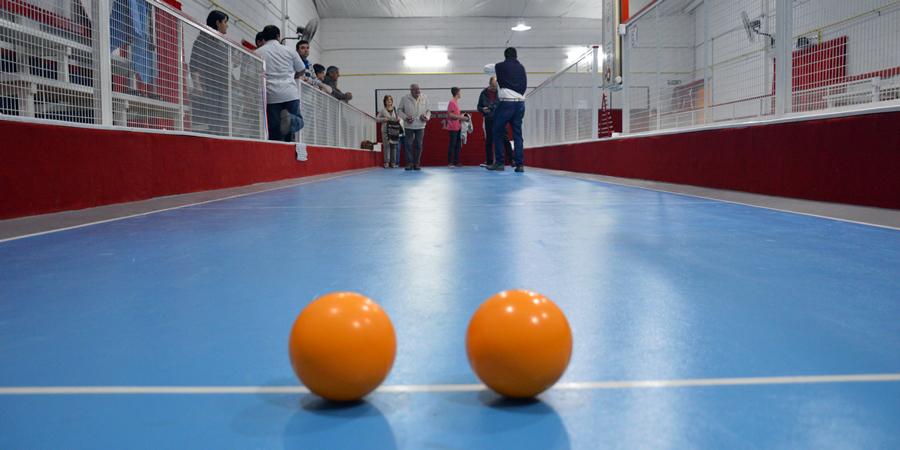 El Club Vicente Agüero inauguró las canchas sintéticas de bochas